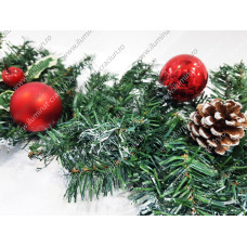 Decoratiune ghirlanda din brad artificial cu globuri si conuri 200 cm